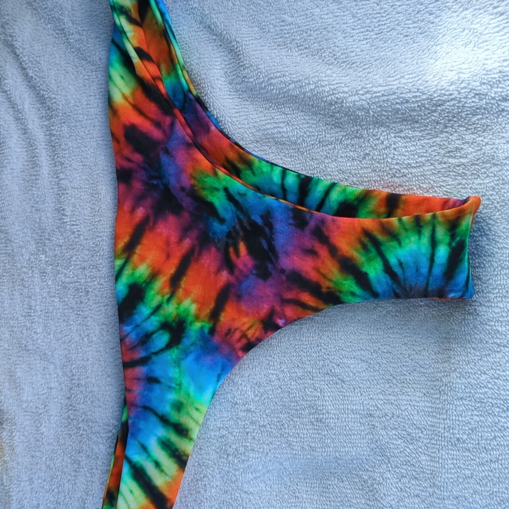 Fused bikini bottoms (thong)